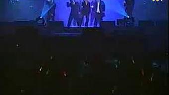 国外演唱会吃瓜事件视频