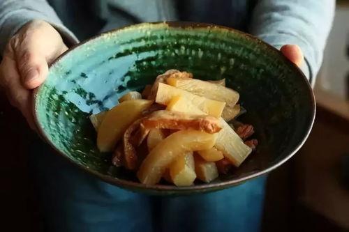 美食博主吃玉菇瓜视频,博主带你领略清新口感之旅