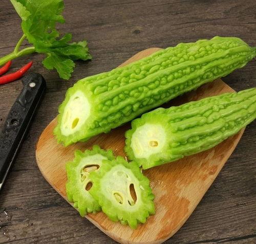 一个人吃八月瓜视频,一饱口福的视觉盛宴